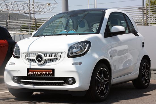 This is the new Smart Fortwo 453 tuned by Smart Power Design. The Front Grille, the Trim Strip Piece and the side Air Scoop have been installed on it.